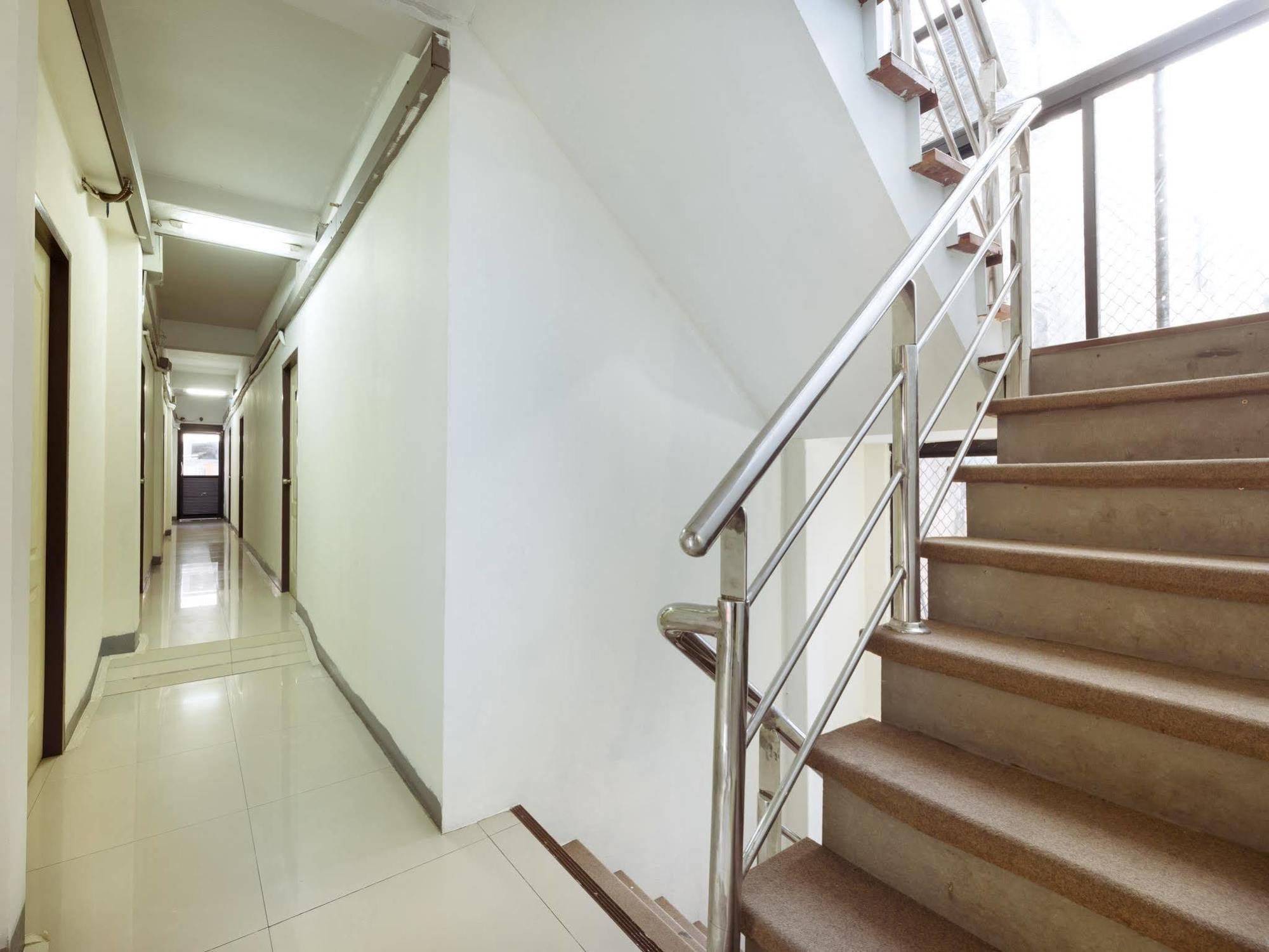 Nine Place Sukhumvit 40 Bangkok Exterior photo