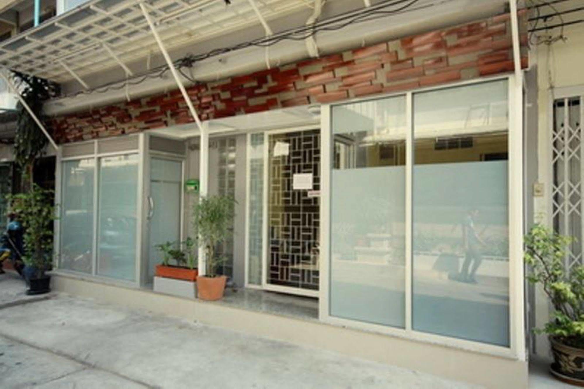 Nine Place Sukhumvit 40 Bangkok Exterior photo